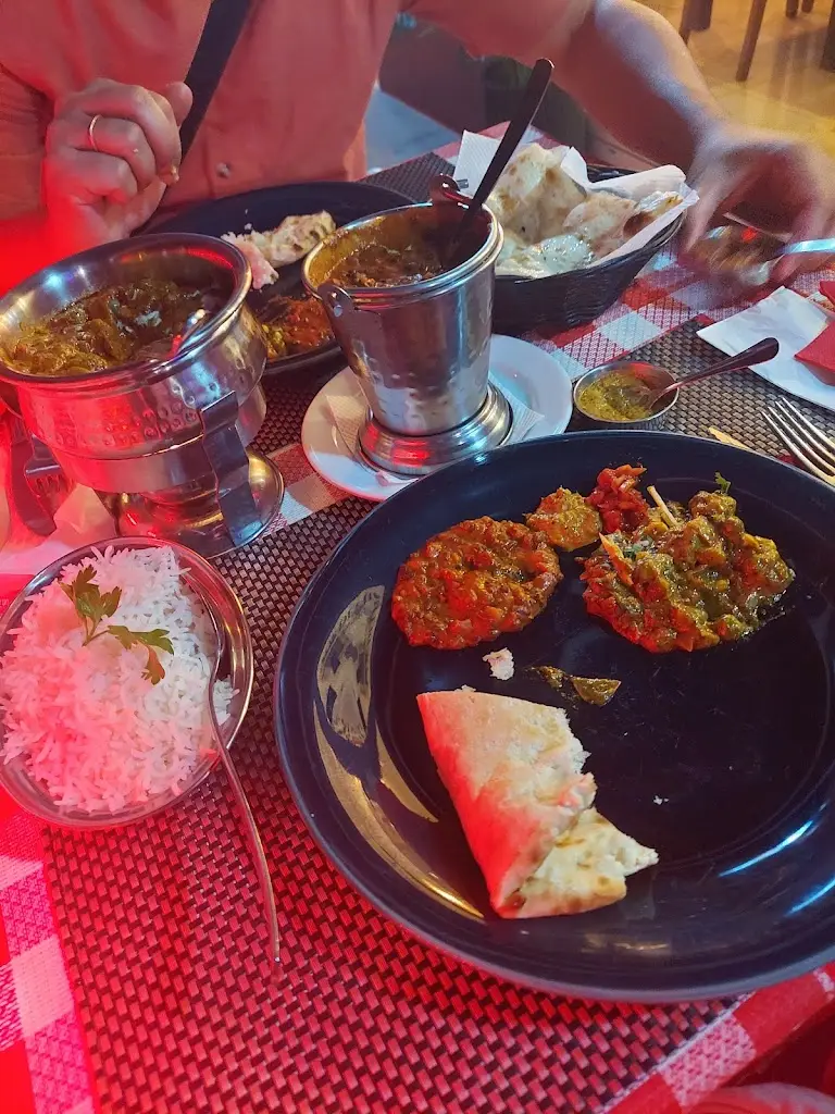 neelam nishaad_New Delhi Indian Tandoor Restaurant_Alcantarilha_review