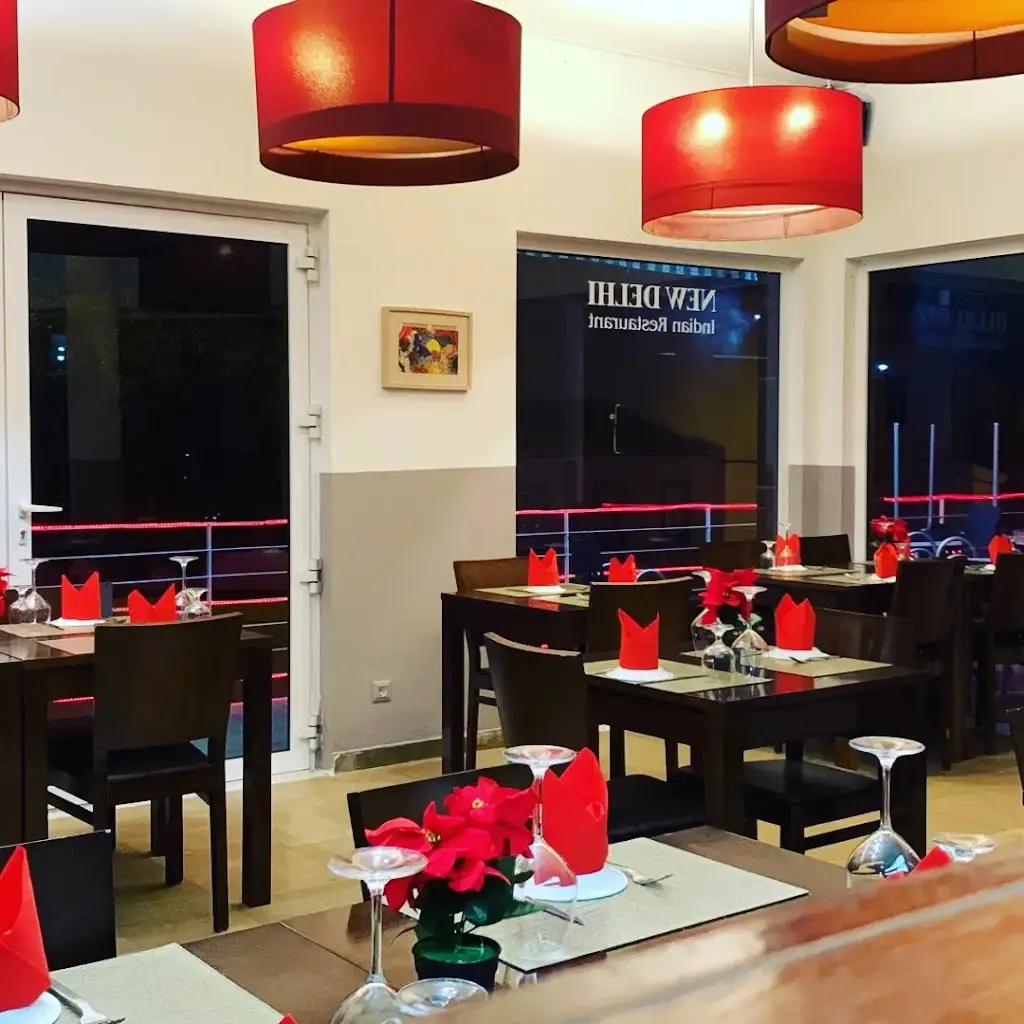 New Delhi Indian Tandoor Restaurant restaurante en Alcantarilha