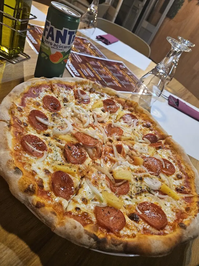 Forno D'Lenha Pizzaria_Montemor-o-Novo_slider_image_3