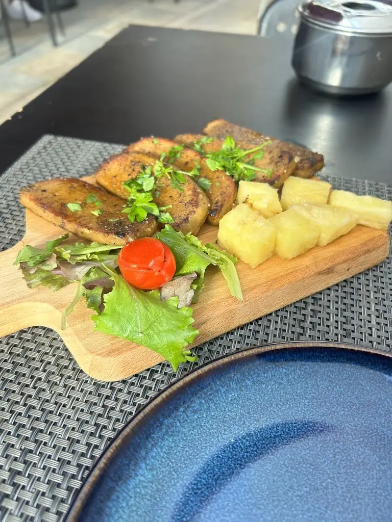 Emma McNulty_Restaurante Lopes Tapas & Wine_Armação de Pêra_recensione