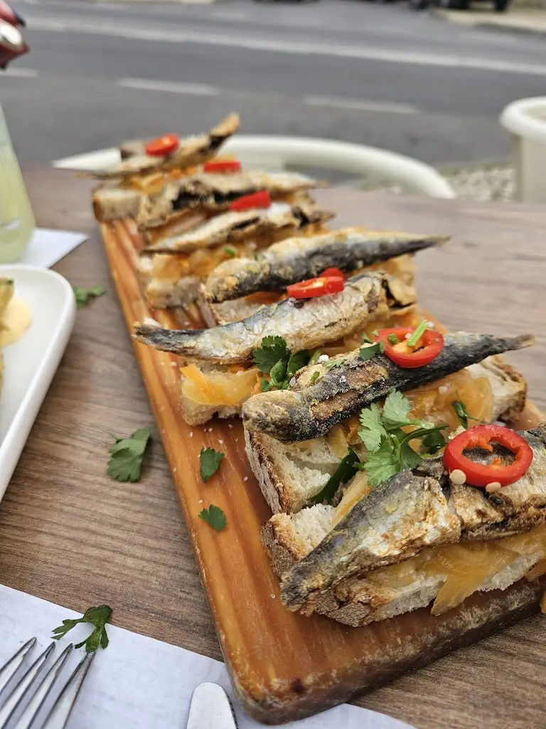 Maurice Brijlall_Tapas & Petiscos 20age_Ferreiras_recensione