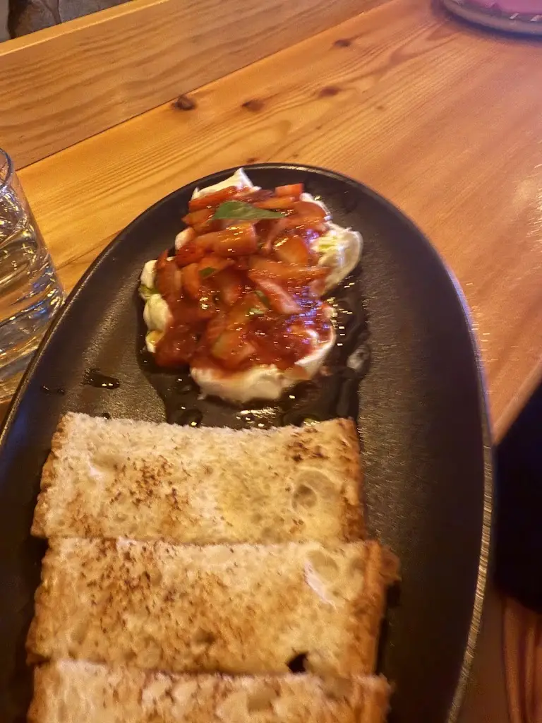 B Collins_CIUCCIO - Italian based kitchen & international food._Bensafrim_avis