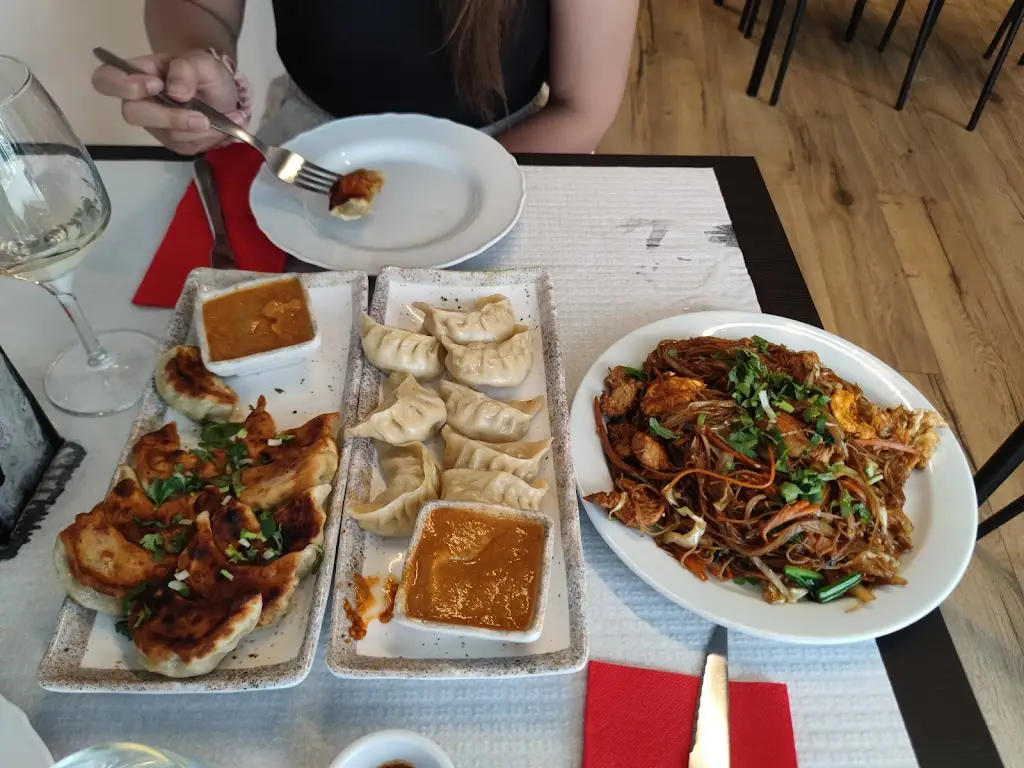 Menu_Momo Express Mixed Asian And Nepalese Restaurant_Bensafrim_immagine_7