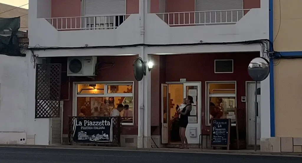 La Piazzetta Pizzeria Italiana_Bensafrim_slider_image_1