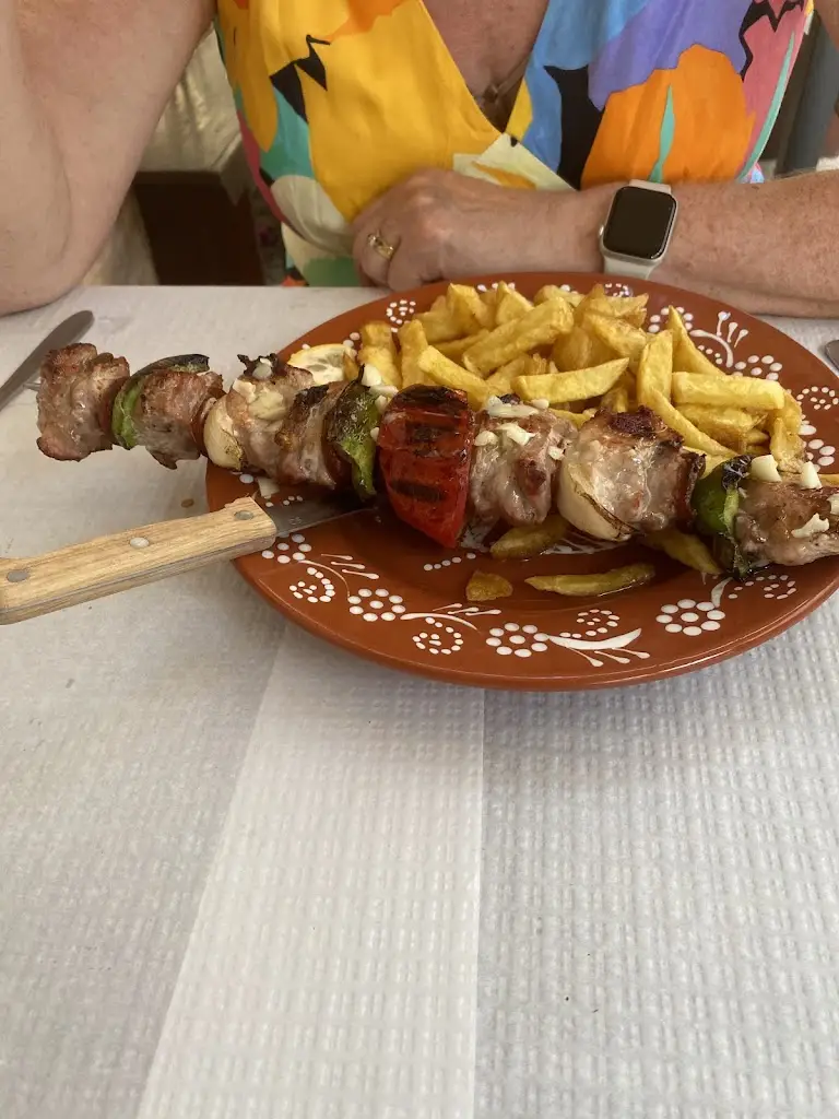 Ciaran Gordon_O Velho Novo_Ferragudo_review