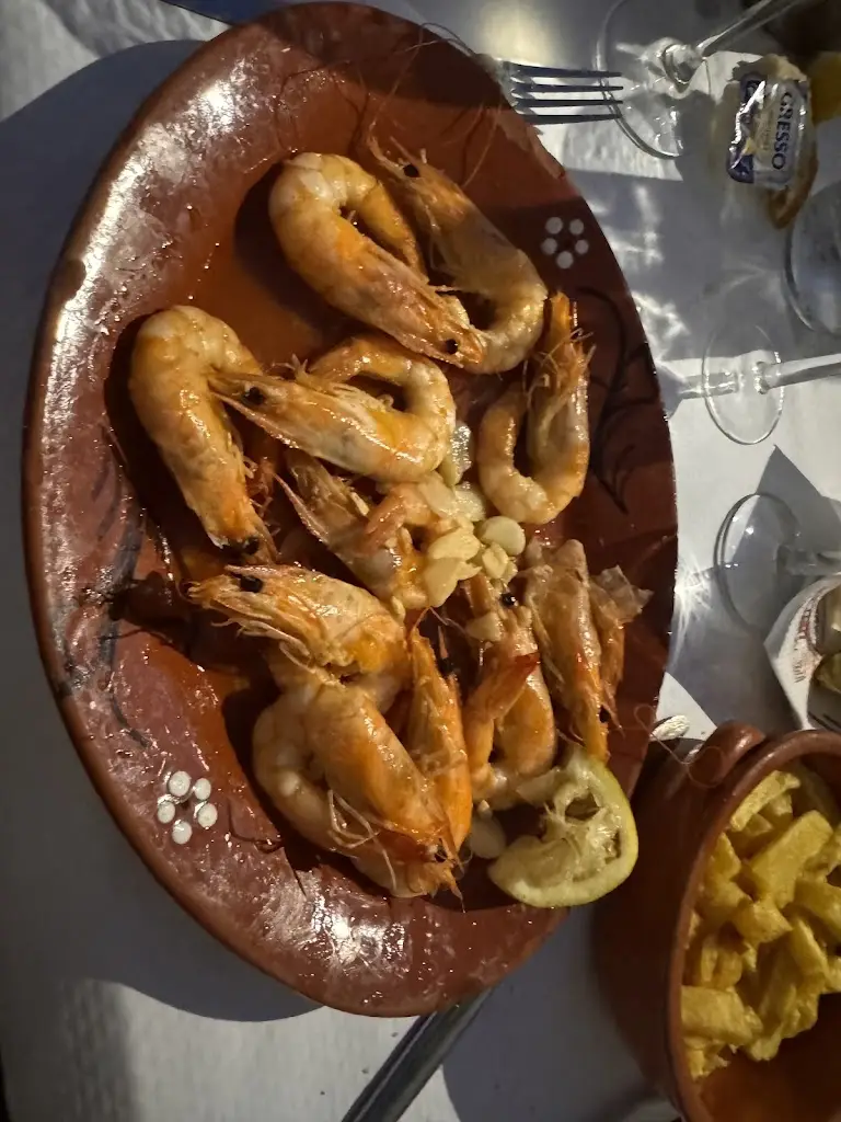 David Sprigg_O Velho Novo_Ferragudo_review