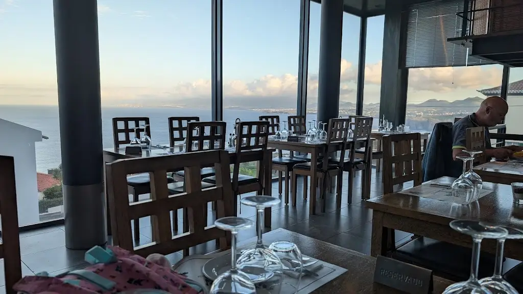 Natallia Reva_4 Plátanos Café Restaurante_Mosteiros_review