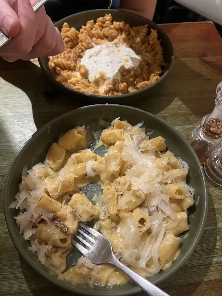 Nayla Hasna_Pastaria - Anjos_Santa Bárbara_recensione