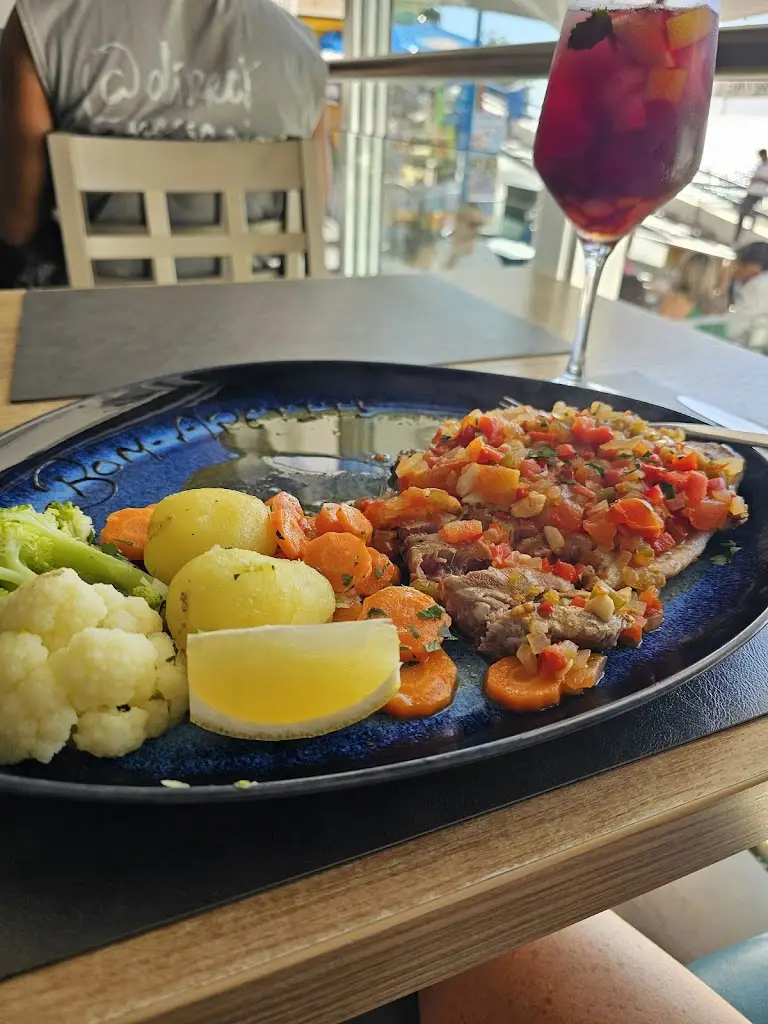 Rebbeckah Reagan_Restaurante Tapas da Vila_Carvoeiro_review