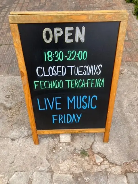 David-Joyce Baxter_Piazza_Santa Bárbara_recensione