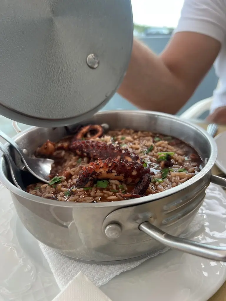 Anxhi Xhuli_Xitaka_Arrifes_recensione