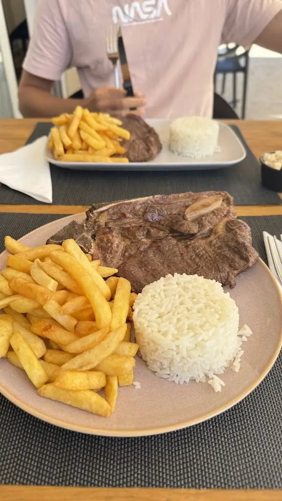 Giovanna Franco Ribeiro_Pito & Brasa_Laranjeiro_recensione