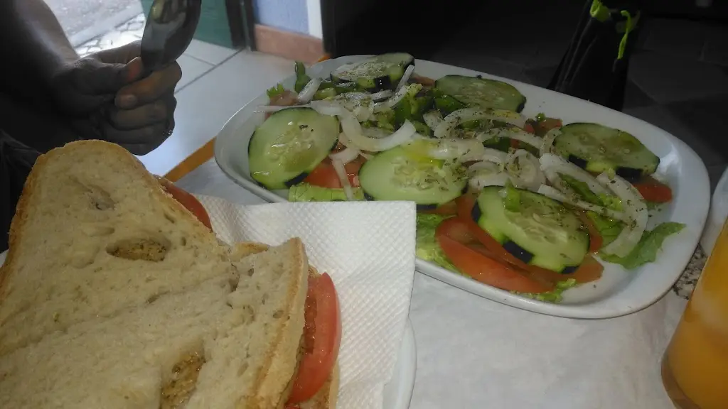 Chris Hibbert_Restaurante Snack Bar 