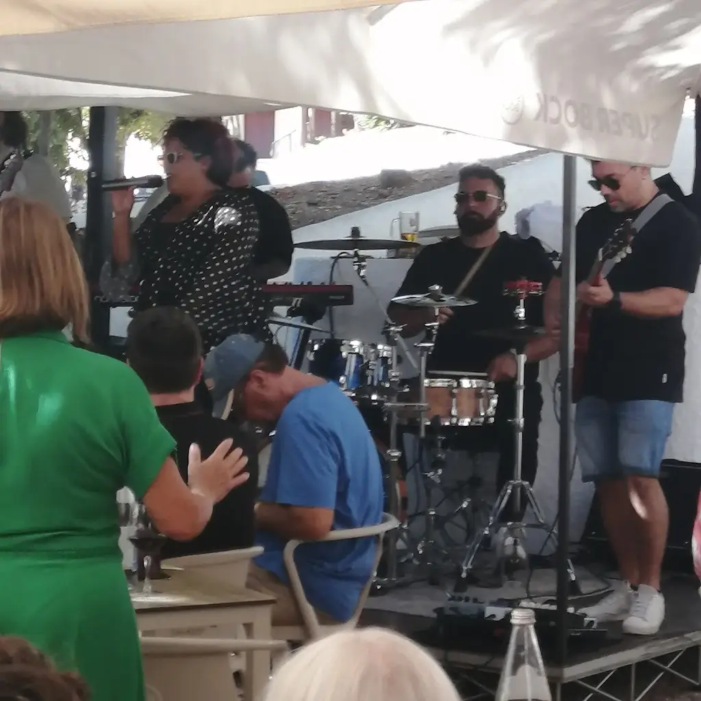 Beverley Newbigging_Café Inglês_Silves_recensione