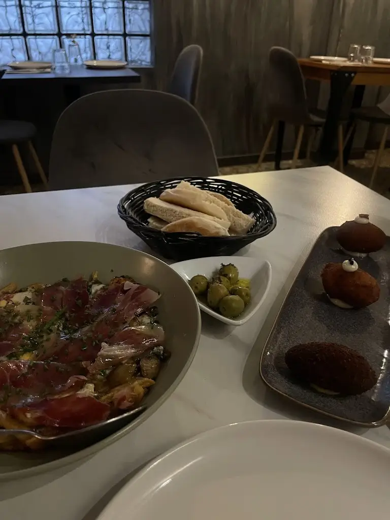 Sarah Simeoni_Canalha Tavira_Tavira_recensione