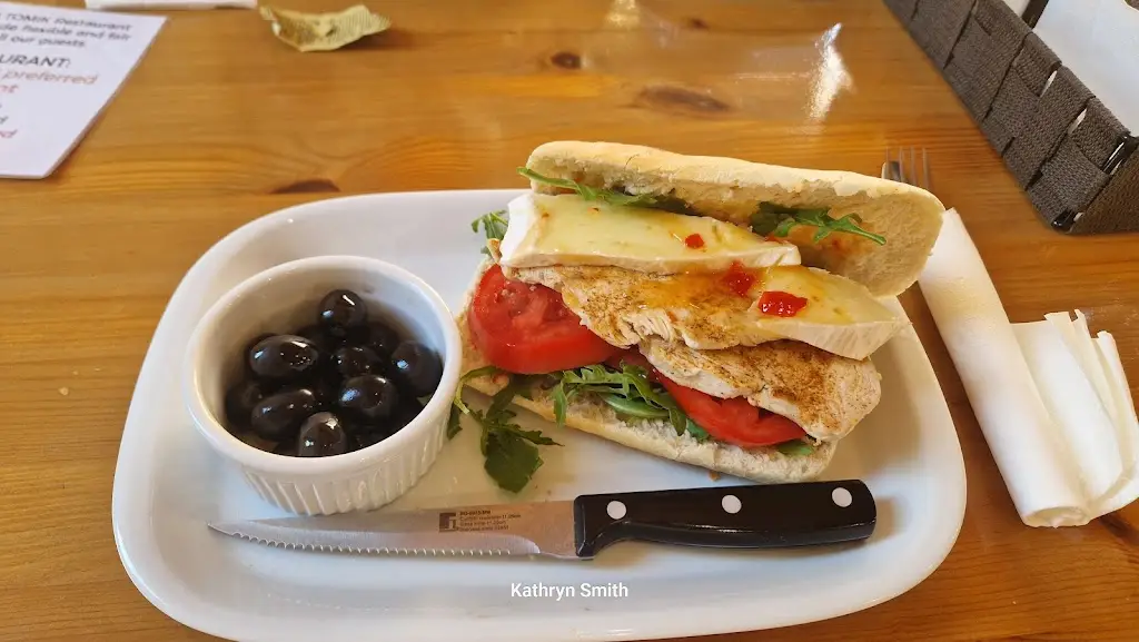 Kathryn Smith_TOMIK TMK_Senhora da Luz_review