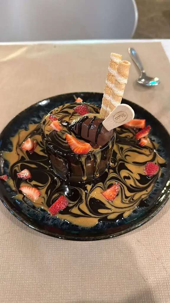 Sam Willis_WELWITSCHIA pizza, restaurant & brunch_Senhora da Luz_review