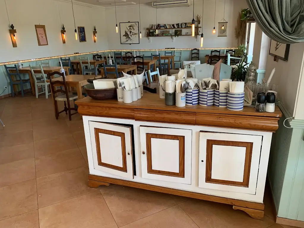 Aleksandra Kornecka_Bar restaurante Three Little Birds_Sagres_recensione