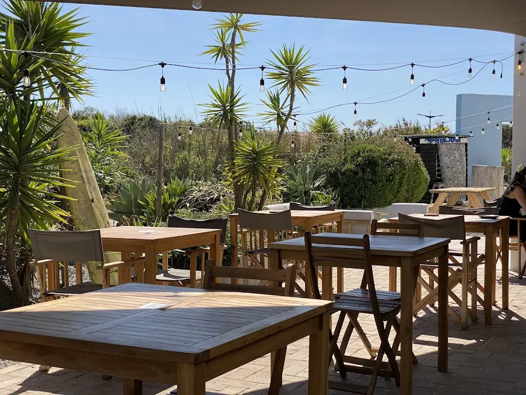 Bar restaurante Three Little Birds_Sagres_slider_image_1