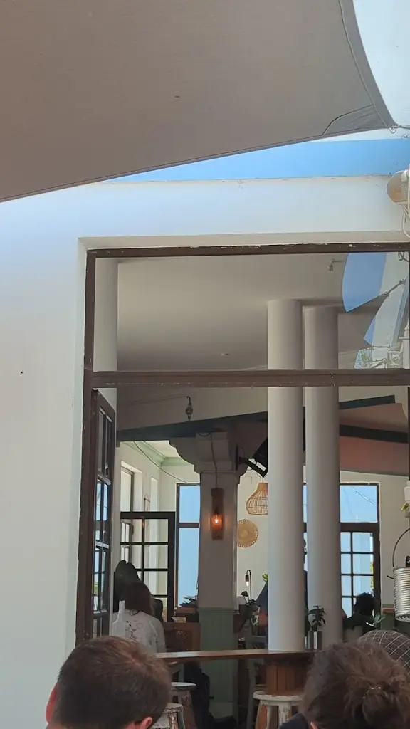 Bar restaurante Three Little Birds_Sagres_slider_image_2