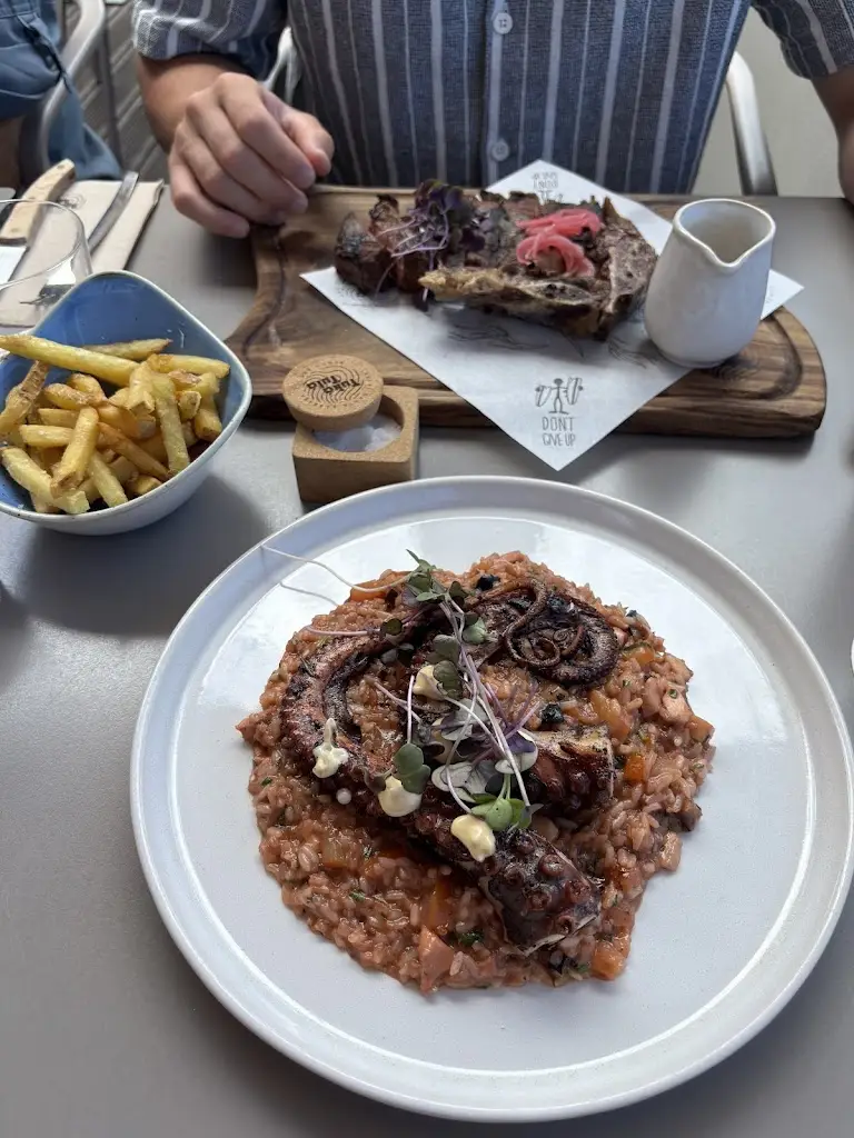 Mackenzie Balle_TukáTulá Beach Bar_Ribeira Grande_recensione