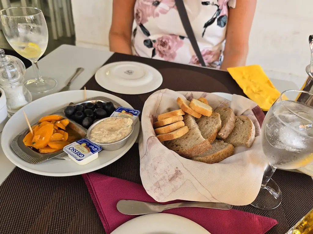 Darren Chambers_Braganca Mar_Quarteira_reseña