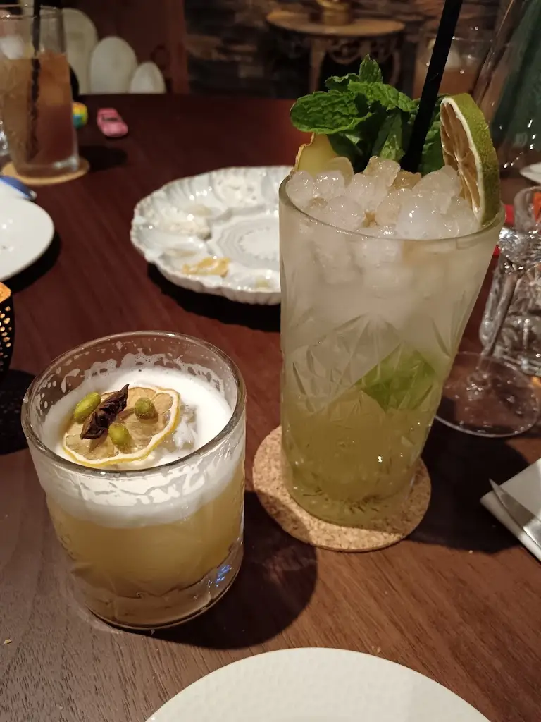 Ivo Soares_Maison Dubai_Quarteira_recensione