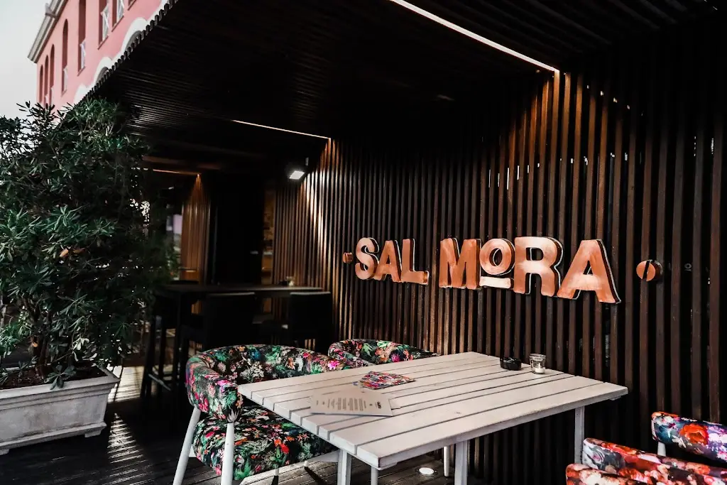 Salmora - Live Kitchen & Bar_Quarteira_slider_image_1