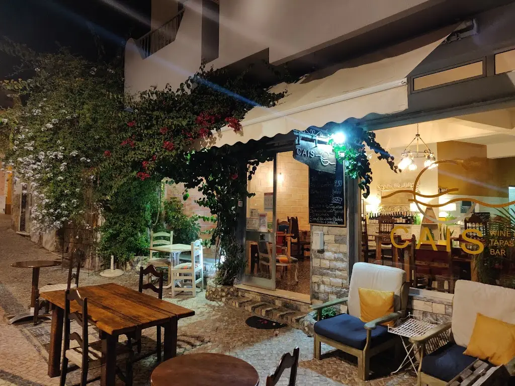 Cais Wine&Tapas Bar ristorante a Quarteira