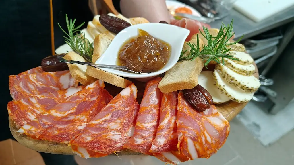 Cais Wine&Tapas Bar_Quarteira_slider_image_3