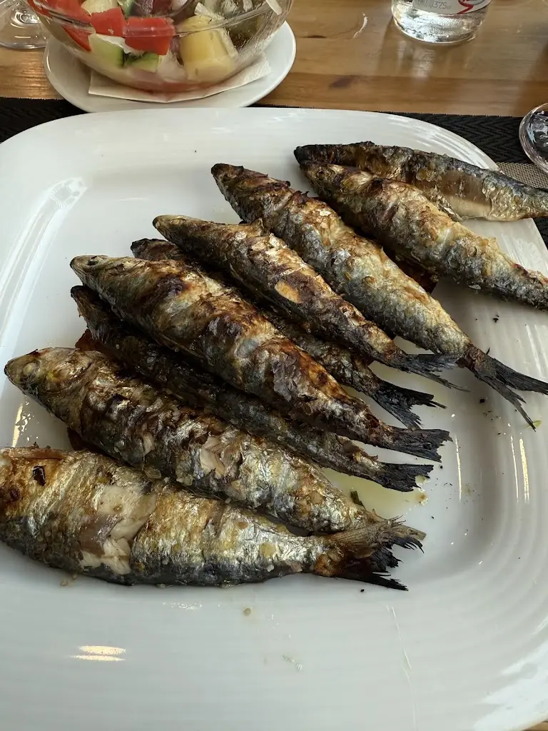 Kris Grotowski (chris828g)_Restaurante Alphonso's_Quarteira_reseña