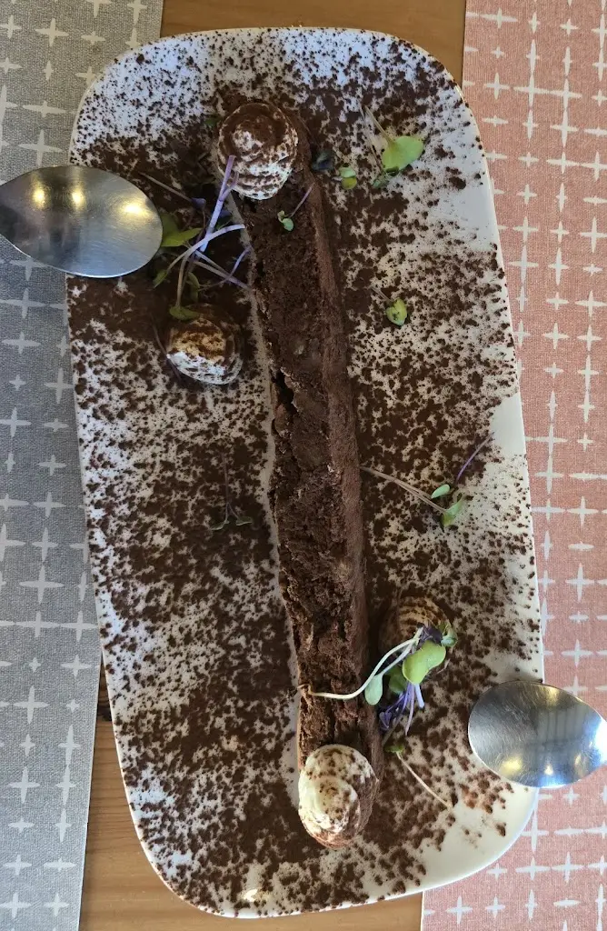 Aaron Redmond_Petiscais_Olhão_recensione