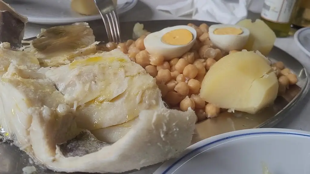 Evelyn Guedez_Horizonte_Aldeia de Santo António_recensione