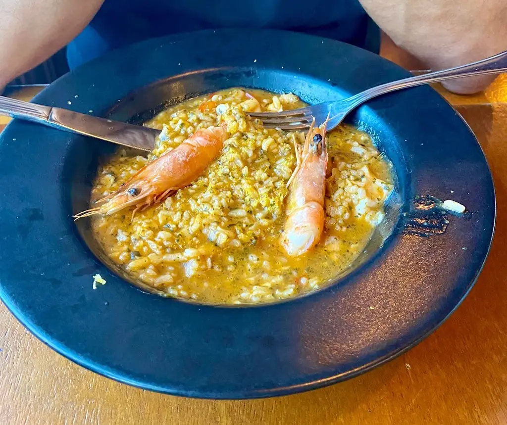 Carlos Gomes_Costa do sol “by the sea”_Santa Cruz da Graciosa_reseña