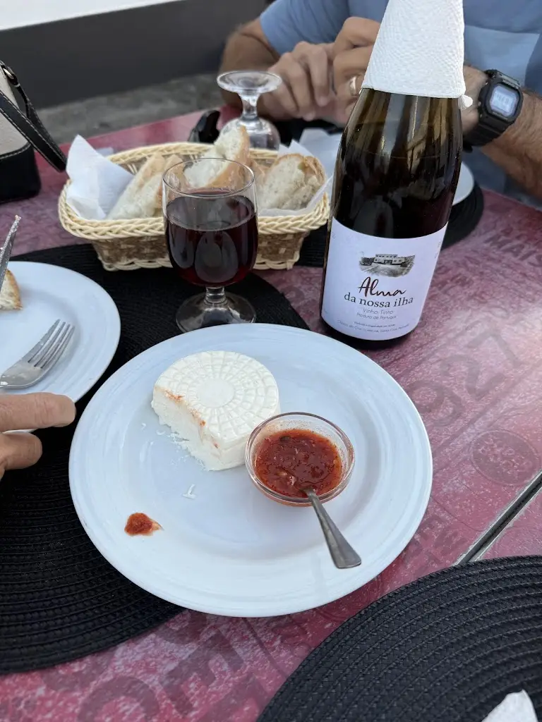 Lauren Chavez_Restaurante Jale_Santa Cruz da Graciosa_reseña