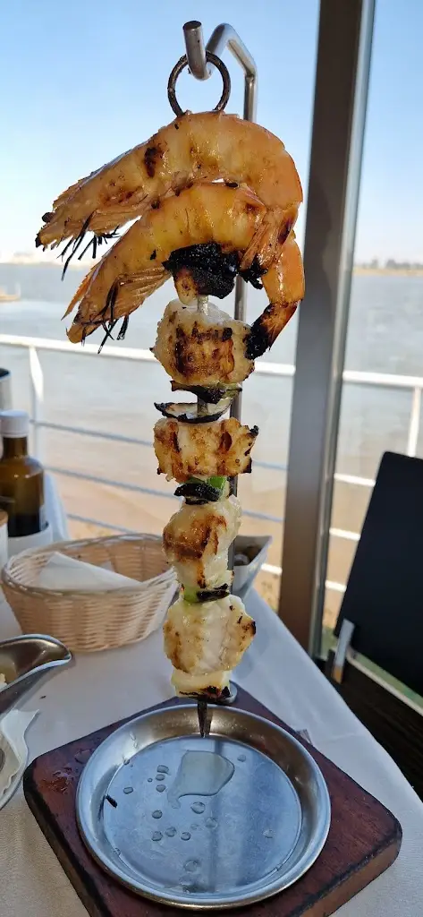 Colin Bradford_Restaurante da Associação Naval do Guadiana_Vila Real de Santo António_reseña