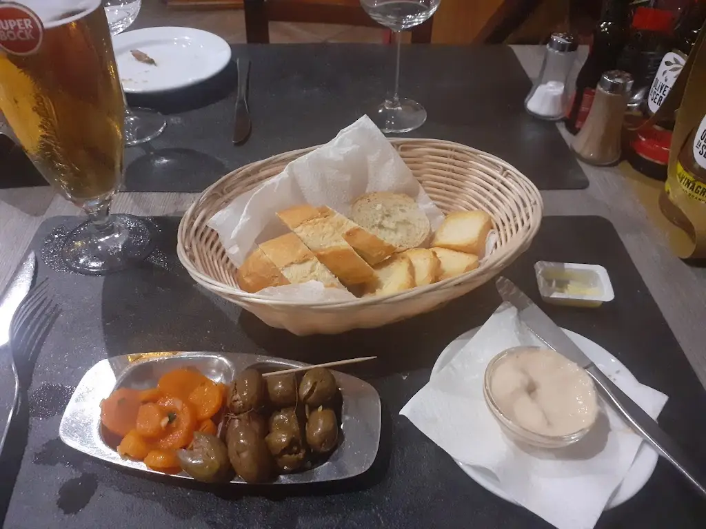 Chris Thomas_Os Arcos_Vila Real de Santo António_recensione