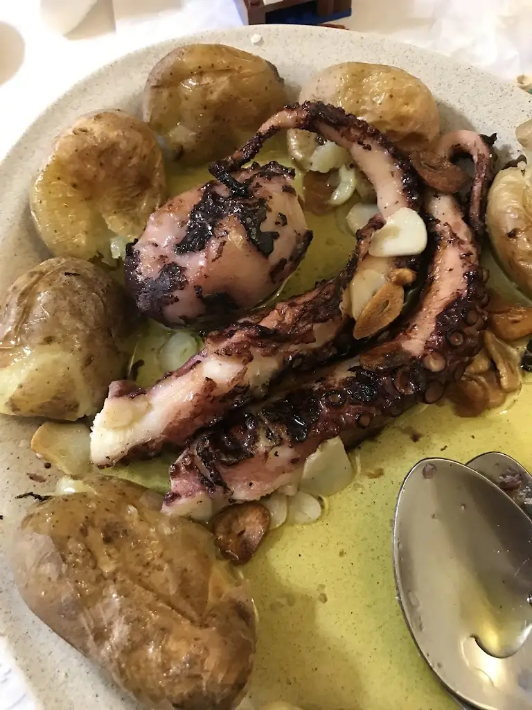 Rui Santos Costa_Solar dos Remédios_Aldeia Galega da Merceana_reseña