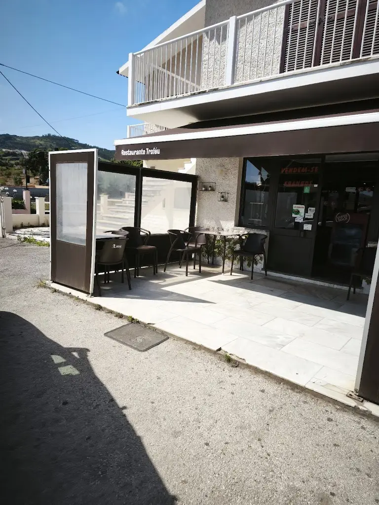 Hugo Pinto_O Troféu_Aldeia Galega da Merceana_recensione