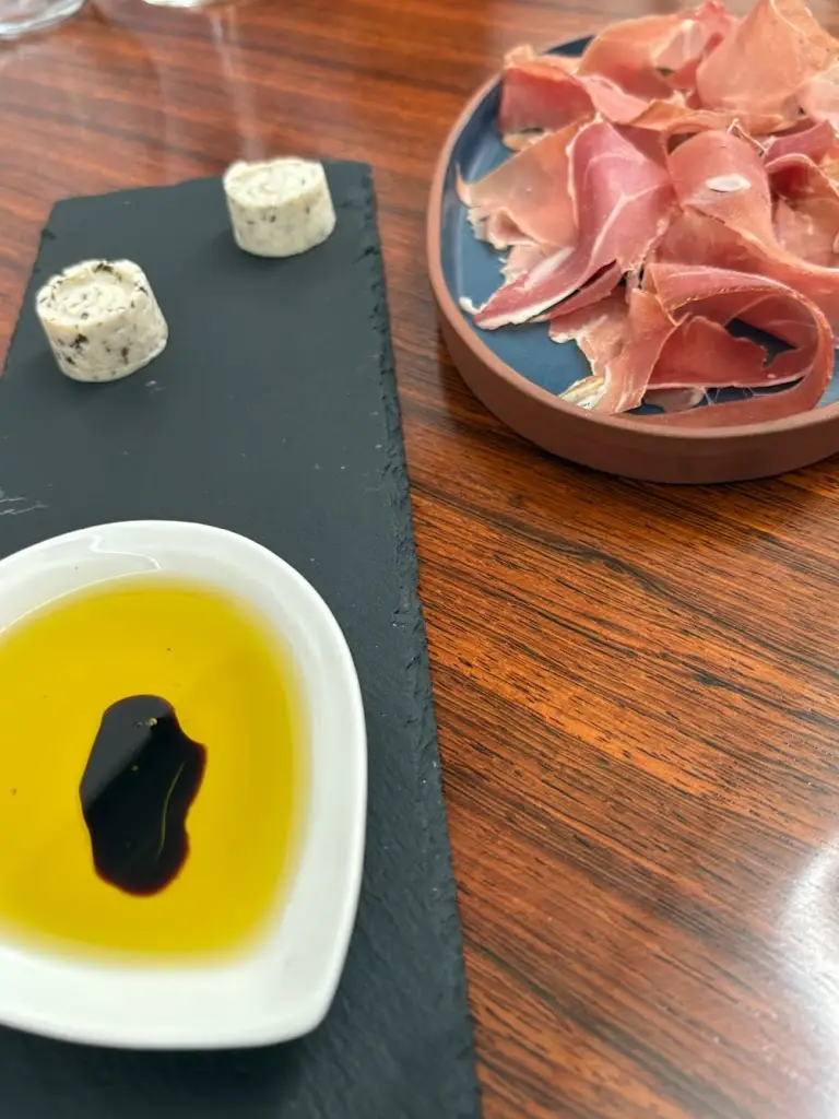 Hwa-Shih Lee_Cas'Amaro Wine Shop & Bar_Aldeia Gavinha_recensione