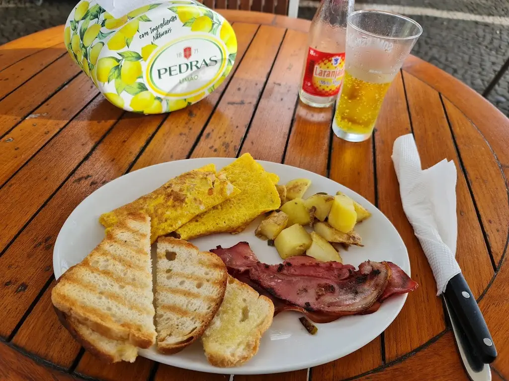 Menu_Café on the Plaza_Santa Cruz da Graciosa_immagine_6