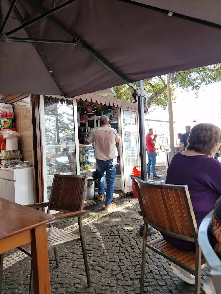 Maya fink_Café on the Plaza_Santa Cruz da Graciosa_recensione