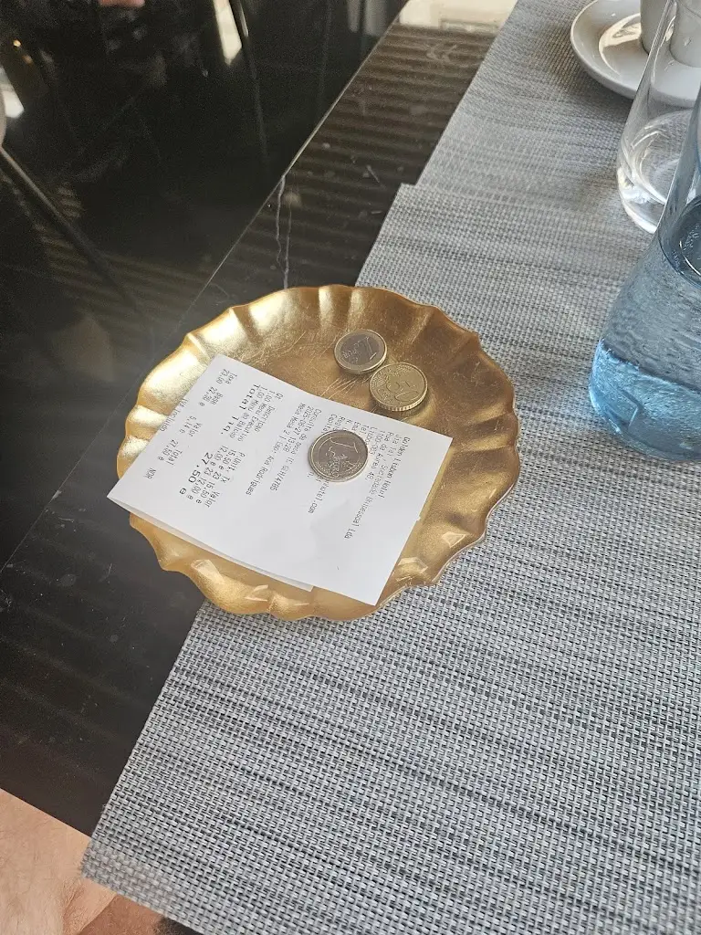 And Shadow_Mesa do Alfaiate_Alfaiates_reseña