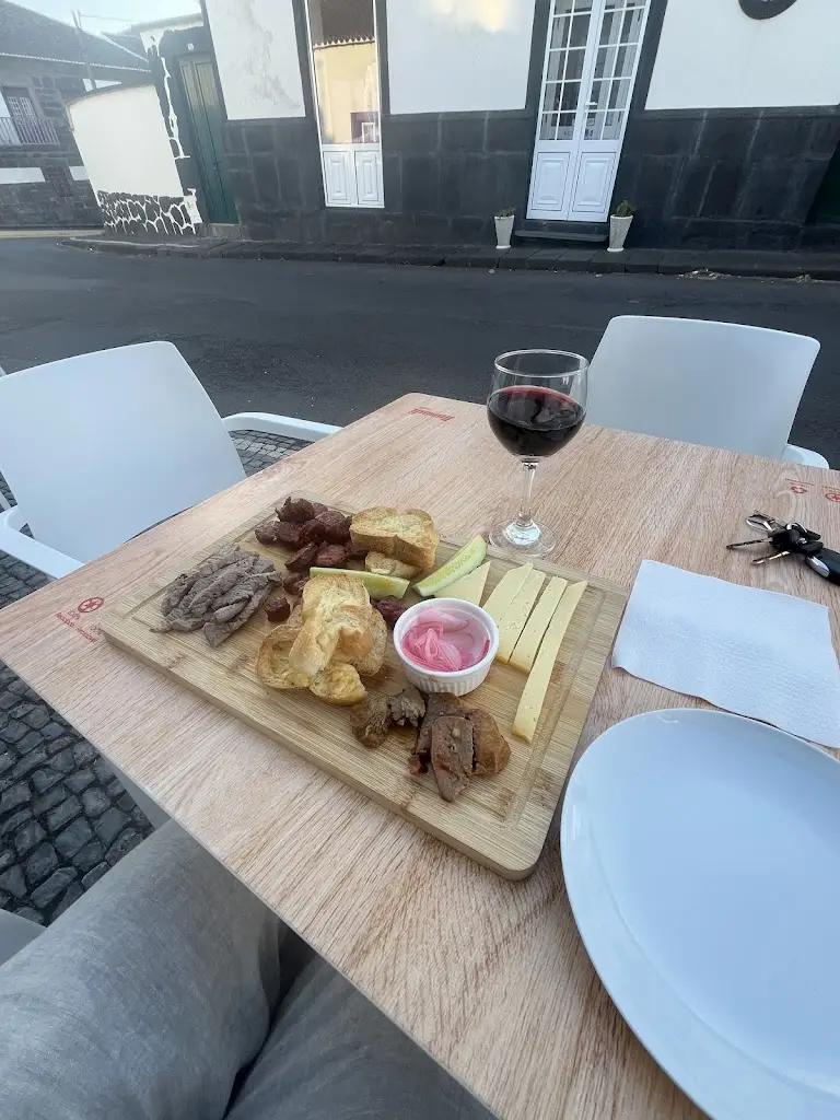 Shawn Morais_Cardoso Bar_Santa Cruz da Graciosa_recensione