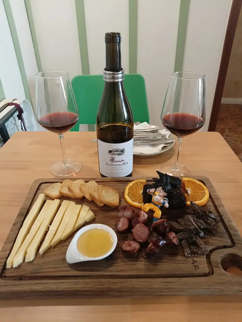 Goku haciendo cosis_Cardoso Bar_Santa Cruz da Graciosa_recensione