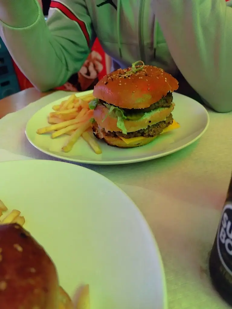 Inês Rocha_Sports Bar Gil_Santa Cruz da Graciosa_review