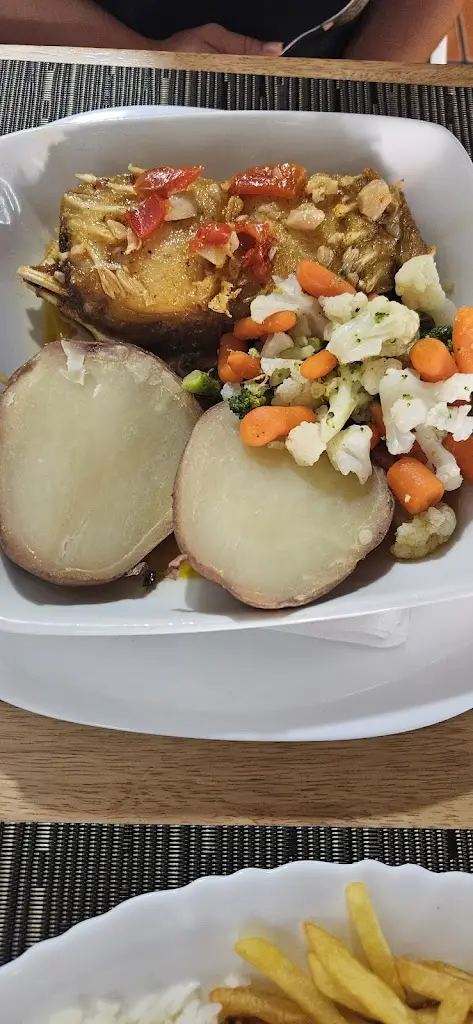 Chris McManus_Cantinho da Vila_Vila do Porto_recensione