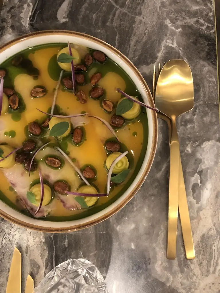 Karine Gonçalves_Omnia_Alverca da Beira_recensione