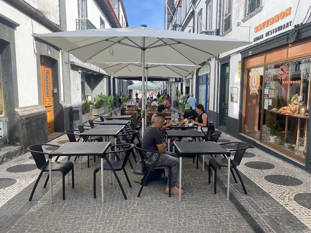 SAFFRRON INDIAN RESTAURANT_Arrifes_slider_image_3