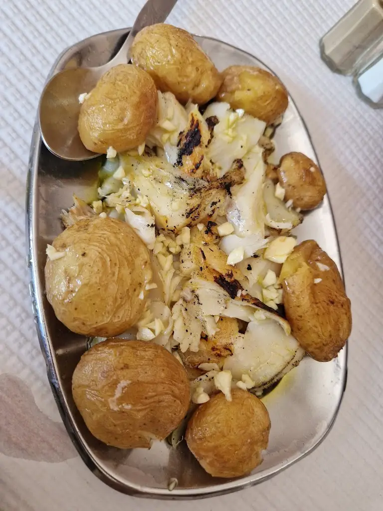 Estêvão André_Adega Barros_Arranhó_review